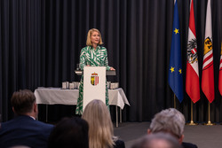 Verleihung der Verdienstmedaille des Landes Oberösterreich durch Landeshauptmann-Stellvertreterin Mag. Christine Haberlander und Dr. Josef Pühringer im Steinernen Saal des Linzer Landhauses.