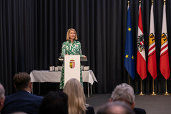 Verleihung der Verdienstmedaille des Landes Oberösterreich durch Landeshauptmann-Stellvertreterin Mag. Christine Haberlander und Dr. Josef Pühringer im Steinernen Saal des Linzer Landhauses.