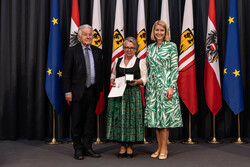 Verleihung der Verdienstmedaille des Landes Oberösterreich durch Landeshauptmann-Stellvertreterin Mag. Christine Haberlander und Dr. Josef Pühringer im Steinernen Saal des Linzer Landhauses.