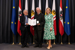 Verleihung der Verdienstmedaille des Landes Oberösterreich durch Landeshauptmann-Stellvertreterin Mag. Christine Haberlander und Dr. Josef Pühringer im Steinernen Saal des Linzer Landhauses.