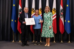 Verleihung der Verdienstmedaille des Landes Oberösterreich durch Landeshauptmann-Stellvertreterin Mag. Christine Haberlander und Dr. Josef Pühringer im Steinernen Saal des Linzer Landhauses.