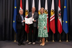 Verleihung der Verdienstmedaille des Landes Oberösterreich durch Landeshauptmann-Stellvertreterin Mag. Christine Haberlander und Dr. Josef Pühringer im Steinernen Saal des Linzer Landhauses.