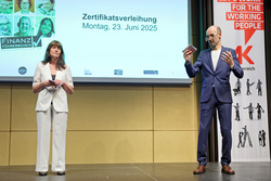 Zertifikatsverleihung Finanzführerschein mit LR Dr. Christian Dörfel