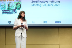 Zertifikatsverleihung Finanzführerschein mit LR Dr. Christian Dörfel
