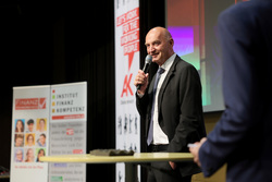 Zertifikatsverleihung Finanzführerschein mit LR Dr. Christian Dörfel