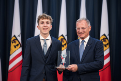 Landeshauptmann Mag. Thomas Stelzer empfängt ausgezeichnete Maturantinnen und Maturanten bei einer Feierstunde im Linzer Landhaus.