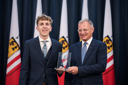Landeshauptmann Mag. Thomas Stelzer empfängt ausgezeichnete Maturantinnen und Maturanten bei einer Feierstunde im Linzer Landhaus.