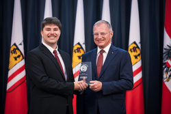 Landeshauptmann Mag. Thomas Stelzer empfängt ausgezeichnete Maturantinnen und Maturanten bei einer Feierstunde im Linzer Landhaus.