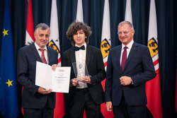 Landeshauptmann Mag. Thomas Stelzer empfängt ausgezeichnete Maturantinnen und Maturanten bei einer Feierstunde im Linzer Landhaus.
