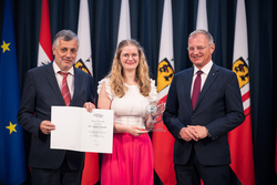 Landeshauptmann Mag. Thomas Stelzer empfängt ausgezeichnete Maturantinnen und Maturanten bei einer Feierstunde im Linzer Landhaus.