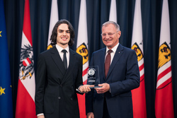 Landeshauptmann Mag. Thomas Stelzer empfängt ausgezeichnete Maturantinnen und Maturanten bei einer Feierstunde im Linzer Landhaus.