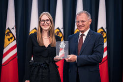 Landeshauptmann Mag. Thomas Stelzer empfängt ausgezeichnete Maturantinnen und Maturanten bei einer Feierstunde im Linzer Landhaus.