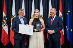 Landeshauptmann Mag. Thomas Stelzer empfängt ausgezeichnete Maturantinnen und Maturanten bei einer Feierstunde im Linzer Landhaus.