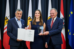 Landeshauptmann Mag. Thomas Stelzer empfängt ausgezeichnete Maturantinnen und Maturanten bei einer Feierstunde im Linzer Landhaus.