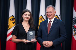 Landeshauptmann Mag. Thomas Stelzer empfängt ausgezeichnete Maturantinnen und Maturanten bei einer Feierstunde im Linzer Landhaus.