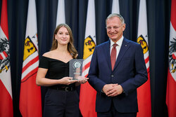 Landeshauptmann Mag. Thomas Stelzer empfängt ausgezeichnete Maturantinnen und Maturanten bei einer Feierstunde im Linzer Landhaus.