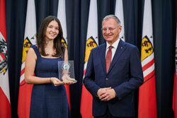 Landeshauptmann Mag. Thomas Stelzer empfängt ausgezeichnete Maturantinnen und Maturanten bei einer Feierstunde im Linzer Landhaus.