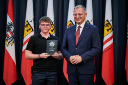 Landeshauptmann Mag. Thomas Stelzer empfängt ausgezeichnete Maturantinnen und Maturanten bei einer Feierstunde im Linzer Landhaus.