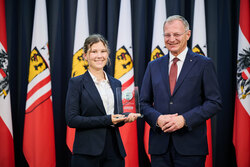 Landeshauptmann Mag. Thomas Stelzer empfängt ausgezeichnete Maturantinnen und Maturanten bei einer Feierstunde im Linzer Landhaus.