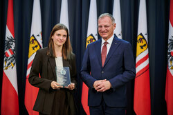 Landeshauptmann Mag. Thomas Stelzer empfängt ausgezeichnete Maturantinnen und Maturanten bei einer Feierstunde im Linzer Landhaus.