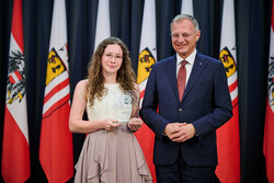 Landeshauptmann Mag. Thomas Stelzer empfängt ausgezeichnete Maturantinnen und Maturanten bei einer Feierstunde im Linzer Landhaus.