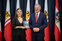 Landeshauptmann Mag. Thomas Stelzer empfängt ausgezeichnete Maturantinnen und Maturanten bei einer Feierstunde im Linzer Landhaus.