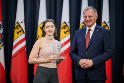 Landeshauptmann Mag. Thomas Stelzer empfängt ausgezeichnete Maturantinnen und Maturanten bei einer Feierstunde im Linzer Landhaus.