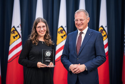 Landeshauptmann Mag. Thomas Stelzer empfängt ausgezeichnete Maturantinnen und Maturanten bei einer Feierstunde im Linzer Landhaus.