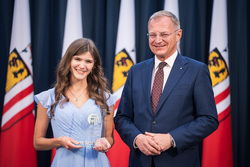 Landeshauptmann Mag. Thomas Stelzer empfängt ausgezeichnete Maturantinnen und Maturanten bei einer Feierstunde im Linzer Landhaus.