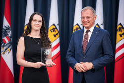 Landeshauptmann Mag. Thomas Stelzer empfängt ausgezeichnete Maturantinnen und Maturanten bei einer Feierstunde im Linzer Landhaus.