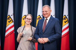 Landeshauptmann Mag. Thomas Stelzer empfängt ausgezeichnete Maturantinnen und Maturanten bei einer Feierstunde im Linzer Landhaus.