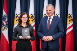 Landeshauptmann Mag. Thomas Stelzer empfängt ausgezeichnete Maturantinnen und Maturanten bei einer Feierstunde im Linzer Landhaus.