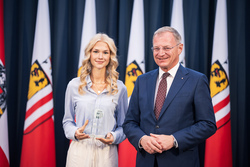 Landeshauptmann Mag. Thomas Stelzer empfängt ausgezeichnete Maturantinnen und Maturanten bei einer Feierstunde im Linzer Landhaus.