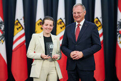 Landeshauptmann Mag. Thomas Stelzer empfängt ausgezeichnete Maturantinnen und Maturanten bei einer Feierstunde im Linzer Landhaus.