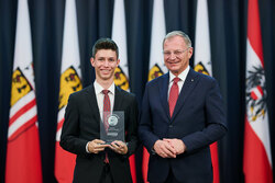 Landeshauptmann Mag. Thomas Stelzer empfängt ausgezeichnete Maturantinnen und Maturanten bei einer Feierstunde im Linzer Landhaus.