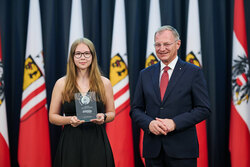 Landeshauptmann Mag. Thomas Stelzer empfängt ausgezeichnete Maturantinnen und Maturanten bei einer Feierstunde im Linzer Landhaus.