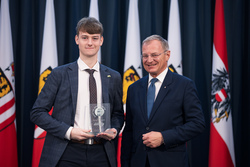Landeshauptmann Mag. Thomas Stelzer empfängt ausgezeichnete Lehrlinge zu einer Feierstunde im Linzer Landhaus.