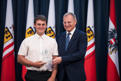 Landeshauptmann Mag. Thomas Stelzer empfängt ausgezeichnete Lehrlinge zu einer Feierstunde im Linzer Landhaus.