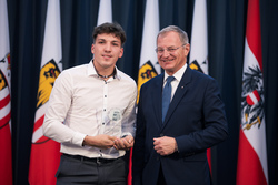 Landeshauptmann Mag. Thomas Stelzer empfängt ausgezeichnete Lehrlinge zu einer Feierstunde im Linzer Landhaus.