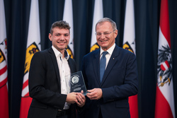 Landeshauptmann Mag. Thomas Stelzer empfängt ausgezeichnete Lehrlinge zu einer Feierstunde im Linzer Landhaus.