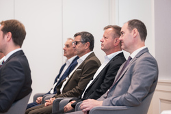 Landeshauptmann Mag. Thomas Stelzer überreicht Dekrete zur Verlängerung und Neubestellung von Führungskräften im Landesdienst.