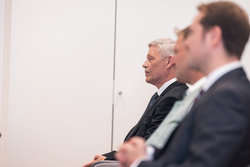 Landeshauptmann Mag. Thomas Stelzer überreicht Dekrete zur Verlängerung und Neubestellung von Führungskräften im Landesdienst.