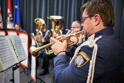 LH Mag. Thomas Stelzer bei der Angelobung neuer Justizwachebeamtinnen und - beamter