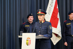 LH Mag. Thomas Stelzer bei der Angelobung neuer Justizwachebeamtinnen und - beamter