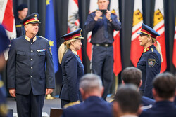 LH Mag. Thomas Stelzer bei der Angelobung neuer Justizwachebeamtinnen und - beamter