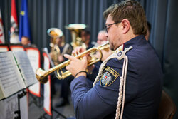 LH Mag. Thomas Stelzer bei der Angelobung neuer Justizwachebeamtinnen und - beamter