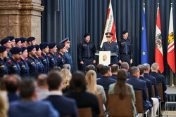 LH Mag. Thomas Stelzer bei der Angelobung neuer Justizwachebeamtinnen und - beamter