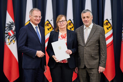 Landeshauptmann Mag. Thomas Stelzer verleiht LehrerInnen-Berufstitel im Rahmen einer Feierstunde im Linzer Landhaus.