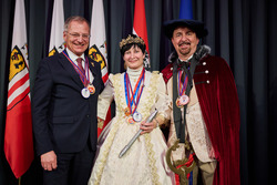 Die Eferdinger Faschingsgilde übernimmt das Landhauszepter von Landeshauptmann Mag. Thomas Stelzer