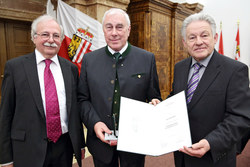 Verleihung von Konsulententiteln für Soziales und Humanitätsmedaillen durch Landeshauptmann Dr. Josef Pühringer und Landeshauptmann-Stellvertreter Josef Ackerl